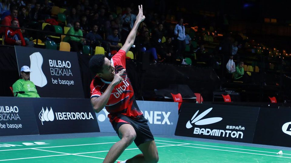 Chico Aura Dwi Wardoyo berhasil mengalahkan pebulutangkis unggulan 6, Ygor Coelho, dan sukses mengamankan satu tiket ke babak semifinal Spain Masters 2021. Copyright: © Humas PBSI